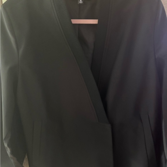 GSTQ Women's Black Cape Jacket - Picture 10 of 10